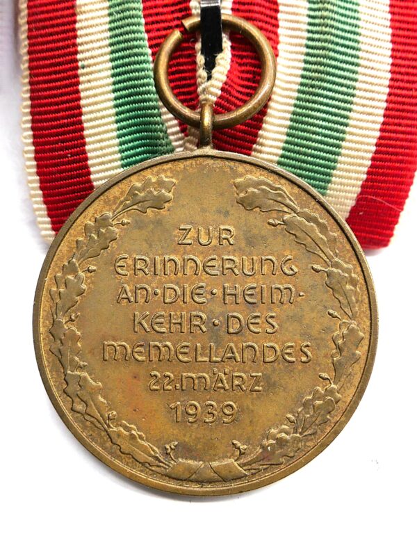 Medaille zur Erinnerung an die Heimkehr des Memellandes – An einer Einzelbandspange - Einzelspange - Memelland – Variante mit dem schrägen G – Bild 3