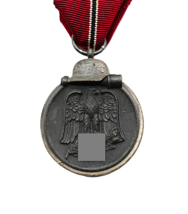 Medaille Winterschlacht im Osten 1941/42 – Hersteller 3 (Wilhelm Deumer, Lüdenscheid) – WIO